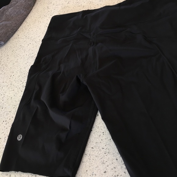 LULULEMON Fast and Free Short 10” Size 10 - Picture 2 of 3